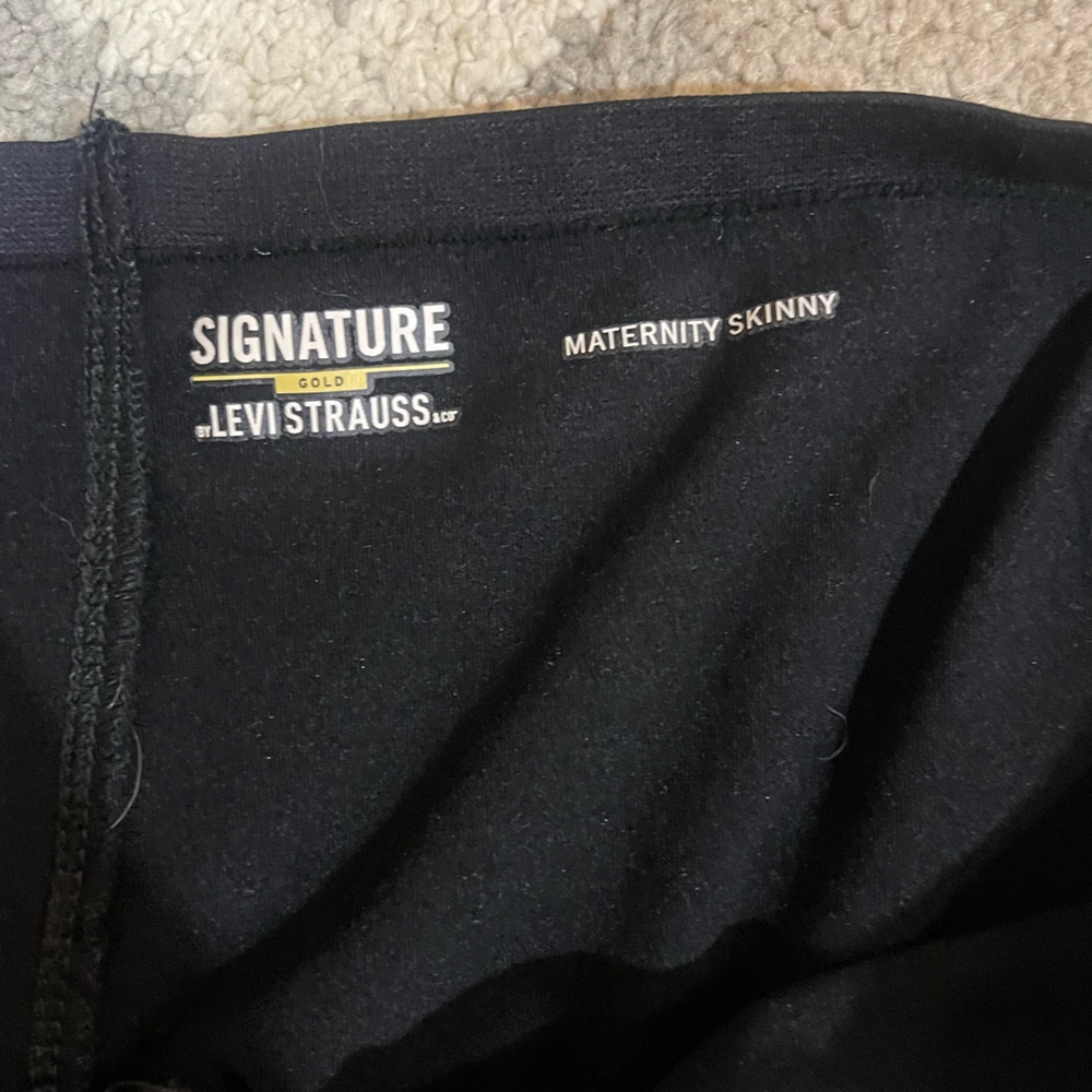 Signature by Levi Strauss Black Maternity Skinny Pants - Picture 2 of 3